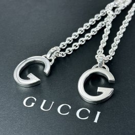 GUCCI グッチ ペアネックレス Gロゴ 結婚記念日 プレゼント ペア 夫婦 両親 友達カップル お揃い カップル ネックレス ペンダント 誕生日 ペアアクセサリー ペアジュエリー ペアギフト 贈り物 成人 卒業 入学
