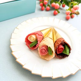 【キュート! バラのブーケチョコレート】コーン・フルーリ スタンディング　人気 スイーツ インスタ映え おしゃれ 花束 お菓子 