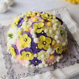 ５号　お花いっぱいののドーム型ケーキ（バタークリームケーキ、チーズケーキ味）