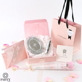 JILL STUART(ジルスチュアート) 【キラキラPrincessギフトセット】　鏡＆チークブラシ（ラッピング済）　コスメ 化粧品 デパコス ギフト プレゼント ブランド 高級 女性 人気 ラッピング ブーケ 母の日 ホワイトデー クリスマス 誕生日 キット コフレ 彼女 記念日 女友達 感謝【季節のソープフラワーブーケ付】