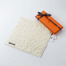 HERMES エルメス カレ・タオル ステアーズ ナチュラル  単品 名入れ代込み ハンドタオル 厚手 名前 名入れ 刺繍 ギフト プレゼント 誕生日 記念日 記念品 受賞 お祝い 法人 引越祝 入学祝 父の日 母の日 長寿祝 敬老の日 高級 ブランド 正規品 綿 コットン 白
