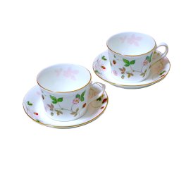 ウェッジウッドWEDGWOOD　ワイルドストロベリー　パステルピンク・カップ＆ソーサー　デルフィー　ペア（ペアブランドボックス付き）【御結婚御祝・内祝・新築御祝・還暦御祝・御礼・寿・ギフト包装可能】