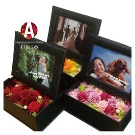 名入れ可能 送料無料【プリザーブドフラワー 写真立て 横L判 フォトボックスブラック】画像データを送れば 写真をキレイにセットしてお届け プリザーブドフラワー&フォトフレーム 両親贈呈 内祝い 誕生日 結婚祝い 記念日 母の日 プレゼント ギフト 長寿祝い 還暦 古希 バラ 薔薇 アジサイ ギフト 敬老の日 結婚祝い ウエディング 還暦祝い 喜寿祝い 誕生日プレゼント おしゃれ 贈呈品 風呂敷梱包