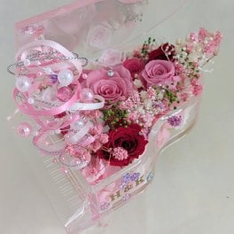 【プリザーブドフラワー／グランドピアノシリーズ】ピンクの薔薇と小花の美しい旋律【リボンラッピング付き】【お祝い 演奏会 音楽 ピアノ フラワーギフト】