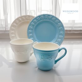 ペア名入れ無料　Wedgwood４点セット　フェスティビティ　プレート２枚マグカップペア　結婚祝い 食器セット ギフト プレゼント 【結婚祝】【出産祝】【退職祝】【引越祝】【還暦祝】【記念品】