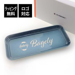 【ラッピング無料】【ロゴ対応】【名入れ代込み】LE CREUSET ル・クルーゼ レジェ・レクタン レギュラープレート マリンブルー 25cm 名入れ 彫刻 刻印 プレゼント 開店祝 周年記念 店舗 お店 飲食店 お祝い トレー プレート 店名 ロゴ 小物入れ キャッシュトレー 青