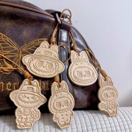 ラブブ キーホルダー チャーム レザー風 LABUBU バッグチャーム アニメ風 キャラクター キーリング アクセサリー ギフト かわいい