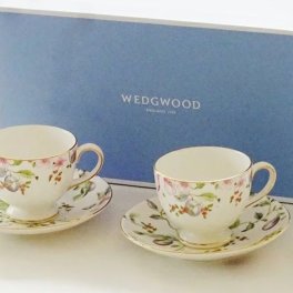 ウェッジウッドWEDGWOOD スウィートプラム ティーカップ＆ソーサー リー　ペア（ペアブランドボックス付属）【御結婚御祝・内祝・新築御祝・還暦御祝・御礼・寿・ギフト包装可能】
