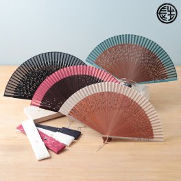 【手書き名入れ無料】 扇子 女性 レディース 桐箱入り 送料無料 扇子袋セット ローズ 母の日 敬老の日 誕生日 名前入り プレゼント by 結納屋 長生堂