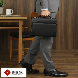 豊岡鞄 2wayミニダレスバッグ 木製ハンドル ブラック  男性用 メンズ ビジネスバッグ 日本製 合皮 A5 ショルダー付き クラシック 合成皮革 鞄 かばん バッグ