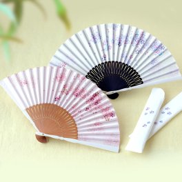 【手書き名入れ無料】 扇子 女性 レディース 紙箱入り 送料無料 扇子袋セット ブロッサム 母の日 敬老の日 誕生日 名前入り プレゼント by 結納屋 長生堂