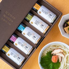 無添加 おだしカクテル 5本セット（鰹 昆布 飛魚 ムロ鯵 鰯 各1本）お中元 七五三内祝  内祝 国産 天然 高級だし 健康 調味料 酵母エキス 加水分解物 食塩 不使用 手土産 贈答 結婚 引出物 出産祝 誕生  プレゼント お歳暮 実用的 ギフト ホワイトデー おしゃれ 実用的