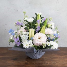 【お供え】長持ちする大菊を使用してお供え【アレンジ】御供 お盆 秋彼岸 春彼岸 葬儀 枕花 法要 法事 命日 仏壇