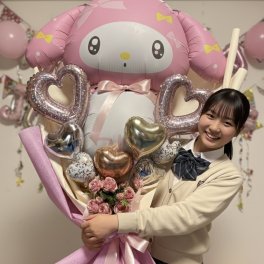 お届け地域限定BIGバルーンバンチ　マイメロ　大きなバルーン花束　サンリオ　卒業式 お誕生日　配送費込 大きすぎて宅配便では送れないんです バルーン花束 卒業　大きい 卒業式 バルーン 卒業式 花束 バルーン キャラクターマイメロ バルーンブーケ 大きい