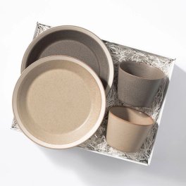 限定ギフトボックス イイホシユミコ×木村硝子×HYACCA プレート ボウル TABLE WARE BOX / DISHES / M / グレー＆ベージュ 結婚祝い 新築祝い 新居祝い ペア 食器 セット プレゼント 　お祝い 食洗機対応 電子レンジ対応　気が利く　縁起がいいもの　おしゃれ　式なし　ハイブランド　ハイセンス　15000円 クリスマス