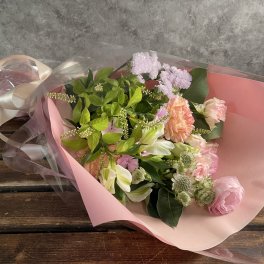 【花言葉は感謝】ありがとうを伝えるブーケ【大切な方へ】季節のお花 フラワー ブーケ 入学 卒業 上司 両親 母親 お祝い 発表会 母の日 父の日 送別会 就職祝 引越し祝い 新築祝い 結婚記念日 誕生日 出産祝い 退職祝い 女性 ギフト プレゼント 可愛い ピンク かわいい 華やか