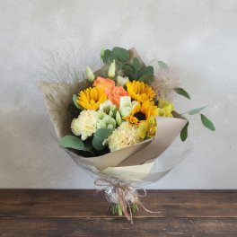 【夏の贈り物に】ブーケタイプのヒマワリ【ひまわりの花束】ひまわり トルコキキョウ カーネーション 季節のお花 フラワー ブーケ 上司 両親 母親 父親 お祝い 発表会 入学 卒業 就職祝 引越し祝い 新築祝い 結婚記念日 誕生日 出産祝い お見舞い 退職 女性 男性 ギフト プレゼント 可愛い 元気 父の日