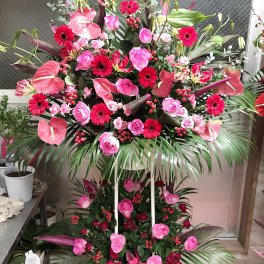 御祝スタンド花 009 2段 ピンクレッド系【御祝・開店・開業・コンサート・イベント・周年祝い・お誕生日のスタンド花は当店にお任せください】お花 花 生花 開店 開業 御祝 発表会 コンサート イベント 誕生日 入学 卒業 スタンド花　