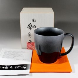 【有田焼 陶芸家 藤井錦彩作】 天目釉プラチナ彩マグカップ 文字入れ可能な木箱入り（御祝い・父の日・母の日・贈り物・記念品・長寿・メモリアル）