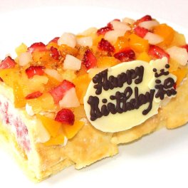 生乳アイスクリームロールフルーツアイスケーキ [誕生日ケーキ バースデーケーキ 記念日 プレゼント ロールケーキ フルーツケーキ コンパクトケーキ]