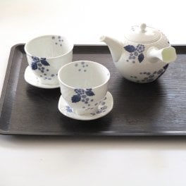 ウェッジウッドWEDGWOOD ストロベリーブルームインディゴ　ジャパニーズポット・湯呑みセット【御結婚御祝・内祝・新築御祝・還暦御祝・御礼・寿・ギフト包装可能】