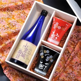退職 異動 名入れ SXX ペア酒セット 有田焼 吟醸酒 小倉城物語 720ml & 有田焼 赤富士 フリーカップ 赤 黒 2点 木箱入り / プレゼント ギフト 夫婦 結婚 金婚式 銀婚式 退職 記念 誕生日 長寿 祝い