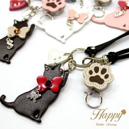 Happy 肉球 リール キーホルダー ねこ パンチ イニシャル バッグチャーム 本革 日本製 レディース 女性 大人 かわいい おしゃれ バッグ ストラップ レザー アクセサリー キーホルダー キーリング ic id カード 定期入れ パスケースリール 落下防止 車 鍵 ブランド 猫