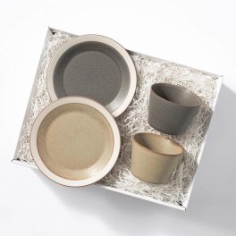 限定ギフトボックス イイホシユミコ×木村硝子×HYACCA プレート カップ TABLE WARE BOX / DISHES / グレー＆ベージュ 結婚祝い 新築祝い 新居祝い ペア 食器 セット プレゼント 　お祝い　気が利く　縁起がいいもの　おしゃれ　式なし　ハイブランド　ハイセンス　10000円 クリスマス