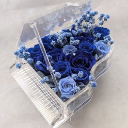 【プリザーブドフラワーピアノアレンジ　青い薔薇の奇跡と祝福】フラワーケースリボンラッピング付き