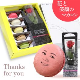 敬老の日 誕生日プレゼント ギフトボックス プリザーブドフラワー 顔マカロン 5個セット[顔 マカロン 花 スイーツギフト 贈り物 おもしろい お返し お菓子 写真入り バラ 美味しい 可愛いお菓子 ギフト 記念日 もの 面白い おもしろ インスタ映え 写真プリント ](gift)