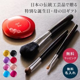 名入れ フラワーコンパクトミラー&SALON de Dolce 熊野 侑昂堂の化粧筆セット おしゃれ かわいい 鏡 コンパクト メッセージカード プレゼント 女友達 熊野筆 メイクブラシ セット 高級 フェイスブラシ リップブラシ アイシャドウブラシ 3点セット メイクセット 化粧筆 名前入り 誕生日 成人祝い 卒業祝い 大学生 入学祝いプレゼント 就職祝い 日本製 