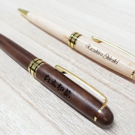 木製 ウッド ボールペン 2本の専用替芯付 2色展開 名入れ 刻印 オリジナル ギフト プレゼント 就職祝い 退職祝い 入学 卒業記念品 父の日