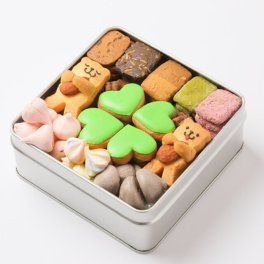 お菓子の宝石箱・くま缶(中)×緑のクローバー　クッキー、メレンゲ、焼き菓子