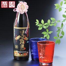 退職 異動 名入れ SXX ペア酒セット 芋焼酎 黒霧島 900ml & びいどろ気泡入りオールドロックグラス 赤 青 2点 紐リボン・コサージュ付 ギフトBOX入り / プレゼント ギフト 両親 夫婦 結婚 金婚式 銀婚式 退職 記念 誕生日 長寿 祝い 手作り