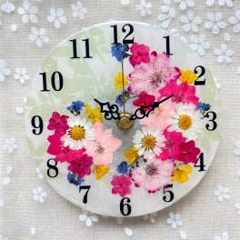 ◆人気のギフト 押し花 花時計 φ15cm 【エレガントフラワー・ラズベリーピンク  掛時計 置時計】 押し花をレジンでコーティングしたハンドメイドの可愛い花時計！