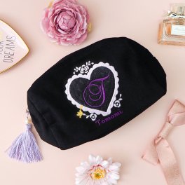 敬老の日 プレゼント ギフト 2026 名入れ ポーチ 刺繍 ハートキルティング イニシャル スクエア レディース 誕生日 お祝い 贈り物 小物入れ 化粧ポーチ かわいい メイクポーチ 大きい　黒 祖母 おばあちゃん 実用的 おしゃれ 趣味グッズ もらって嬉しい センスがいい 