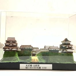 日本の城109　米沢城・山形県 　城コレ ケース付き  お城のジオラマ模型 プラモデル インテリア 雑貨 プレゼント 置物 お祝い おみやげ 和風 飾り リビング 玄関 オブジェ おしゃれ コレクション ミニチュア 小物【送料無料(一部地域除く)】