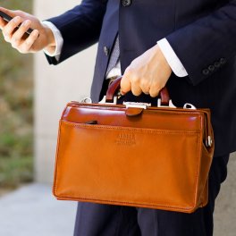 小さい ビジネスバッグ メンズ ダレスバッグ 本革 ビジネス 黒 日本製 サドル 牛革 木手 大開き ドクターズ ローヤーズ バッグ ブラック ショルダー 斜めかけ 通勤 おしゃれ 仕事 パソコン 書類 鞄 かばん ギフト プレゼント (07000451r) クリスマス バレンタイン 父の日 女性 定年退職 バレンタイン 成人祝い