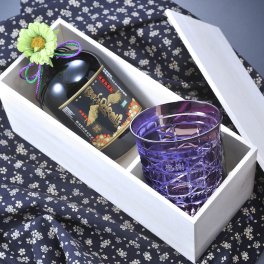 退職 異動 名入れ SXX 酒セット 芋焼酎 霧島酒造 黒霧島 720ml & 創作切子 グリッド ロックグラス 紫 紐リボン・コサージュ付 木箱入り / プレゼント ギフト 退職 記念 誕生日 古希 喜寿 傘寿 長寿 祝い 70歳 77歳 ロックグラス パープル
