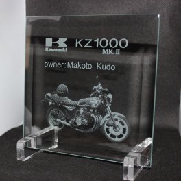 記念品にプレゼントに使い方自由！ ガラスプレート　フラット 150ｘ150mm 	 愛車の彫刻に、各種記念品、プレゼントにもらって感激！オーダーメイド彫刻 プレゼント