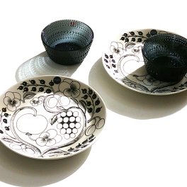 北欧ブランド食器　アラビアARABIA　イッタラiittala  ボウル・プレート・ペアセット2462977【食器セット　お祝い　新生活　プレゼント　自宅用食器　贈答品　ブランドのお皿】【御結婚御祝・内祝・新築御祝・還暦御祝・御礼・寿・ギフト包装可能】