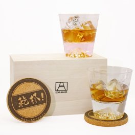 【送料無料】田島硝子 日本製 田島グラス 手つくり富士山グラス 桜切子紅白ペアセット 桜色 ロックグラス 2個セットコースター付き  おみやげグランプリ 江戸硝子 切子 ウイスキーグラス ロックグラス 田島硝子 ペアセット母の日 父の日バレンタイン結婚祝い プレゼントビール日本酒