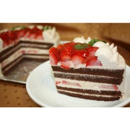苺生クリームデコ　チョコスポンジ5号