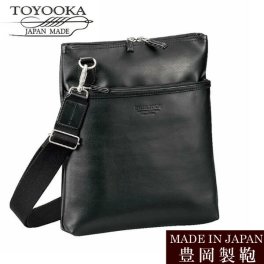 日本製 豊岡鞄 ショルダーバッグ トートバッグ メンズ 斜めがけ 大人 ブランド かっこいい 小さめ 2way 普段使い ソフト 40代 50代 60代 縦型 通勤 B5 合皮 薄マチ ファスナー付き YKK 黒 父の日 誕生日 還暦 ギフト 16445