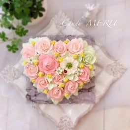 薔薇のハート型ケーキ　フラワーケーキ(バタークリームケーキ、チーズケーキ味)