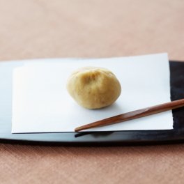 【栗きんとん6個入り】※消費期限は製造日を含み5日間（土曜・日曜・祝日は製造発送不可） 蒸した和栗の実に少しの砂糖を加え、茶巾しぼりに仕上げました。手作りの栗きんとん【6個入り】屈指の栗処愛媛と高知の県境【松山空港取扱い商品】和栗 城川 奥伊予 自宅用 和菓子