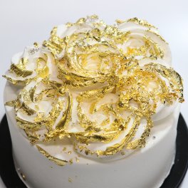 期間限定商品【 金箔 輝く 4号ケーキ 】 送料込 贅沢 ケーキ いちご かわいい プレゼントケーキ スイーツ ギフト バースデーケーキ 豪華スイーツ 金箔 金 大人 ケーキ お祝い 内祝い 誕生日ケーキ 贈り物 デコレーションケーキ 特別な日 ウエディング 高級感 特別プレゼント