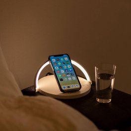 プレゼントに最適なおしゃれで便利なデジタルグッズ Qi ワイヤレス充電器 スタンドライト メッセージが入るからアナログな温かさを持つ便利なデジタルアイテムのプレゼント