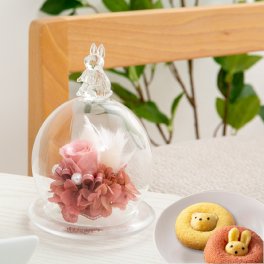 プリザーブドフラワー スイーツ ギフト ガラスドーム ミニ ギフト 友だち 誕生日プレゼント 花 【シュシュラパン スイーツセット】 うさぎ 雑貨 かわいい 母親 女友達 彼女 妻 嫁 祖母 姉 妹 ママ 友 職場 女性 20代 30歳 50代 70歳 開店祝い 結婚祝い 退職祝い 周年祝い 記念日 お祝い ブリザードフラワ- ブリザードフラワー メッセージカード 即日発送 送料無料