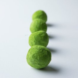 宇治抹茶トリュフ 4個 【御祝い】／抹茶トリュフ トリュフチョコ 抹茶スイーツ 抹茶チョコ お菓子 洋菓子 和スイーツ 内祝い 手土産 記念日 お返し 贅沢 特別 高級 お見舞い 感謝 誕生日プレゼント お取り寄せ 通販